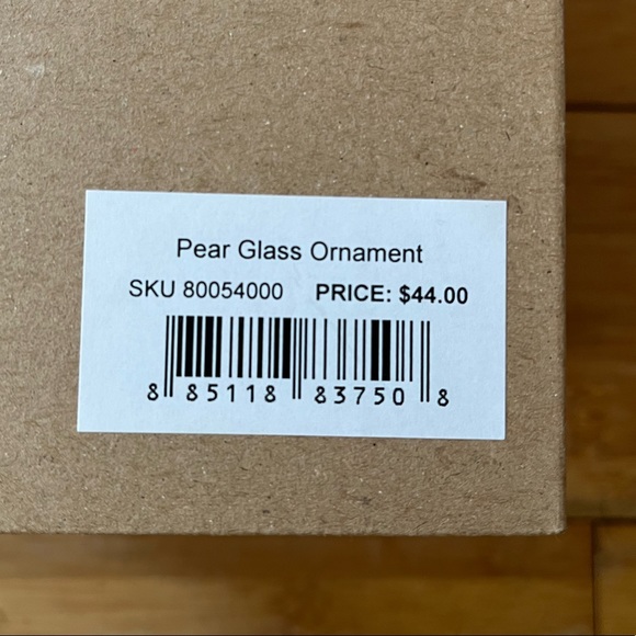 Collectible Glass Pear 🍐 Christmas Ornament from “The Met” (NYC) art museum - Picture 6 of 6